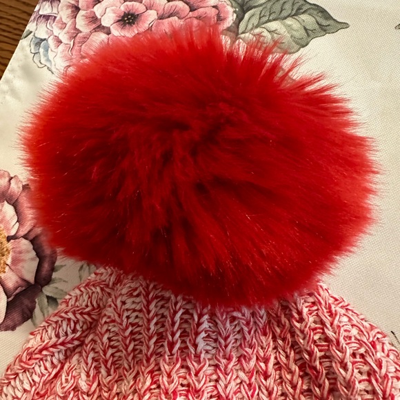 Disney red and white beanie - Picture 4 of 5